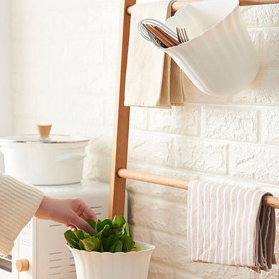 Flower-shaped kitchen trash can